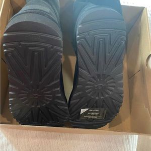 UGG Classic Short Boots Never Worn